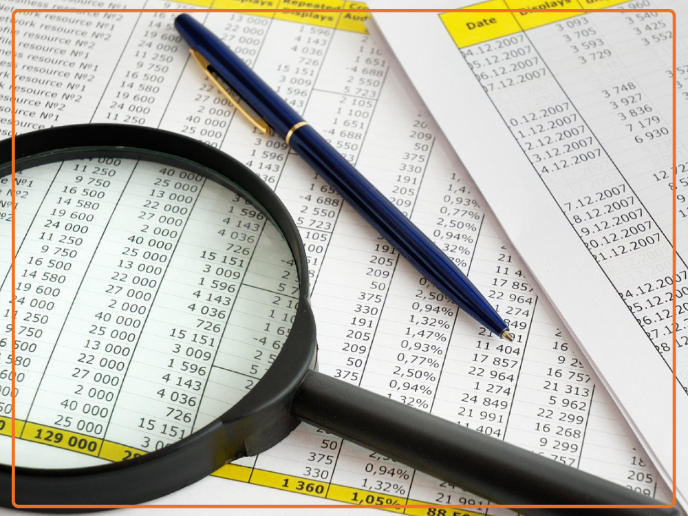 analiza raportów i zbieraine danych finansowych