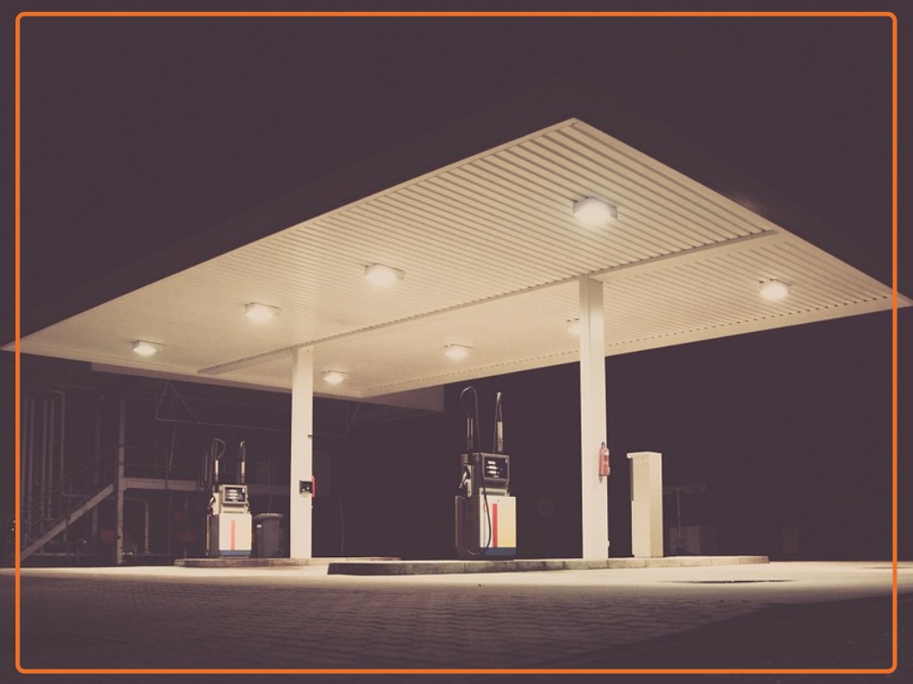 W Polsce mamy ponad 7700 stacji benzynowych kilkudziesięciu operatorów. Kilkanaście koncernów oferuje karty paliwowe, które ułatwiają kontrolę wydatków.